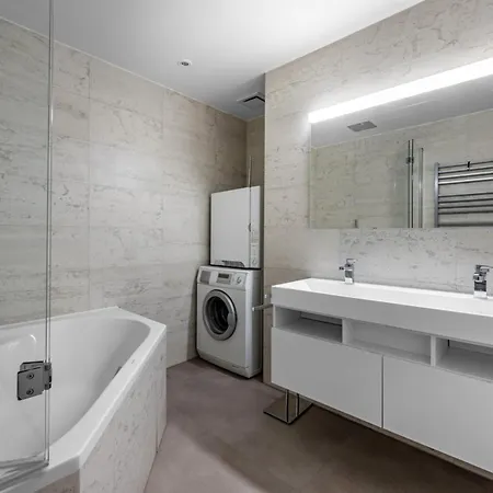 Stylish 3-room Flat Views Apartment *