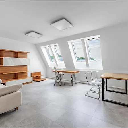 Stylish 3-room Flat Views Prag