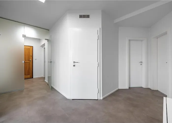 Stylish 3-room Flat Views براغ